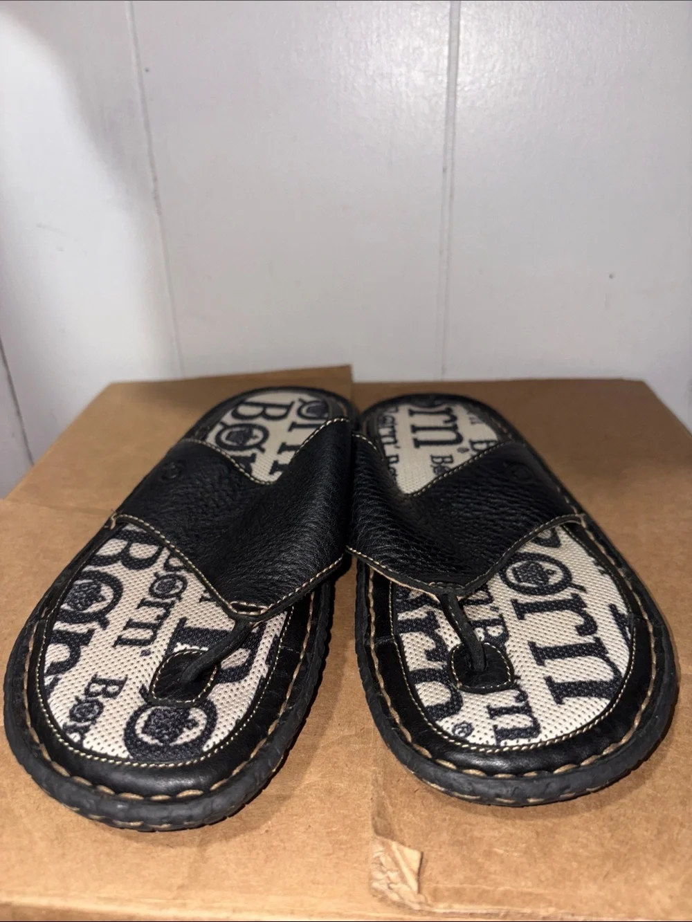 Women’s Born Leather Slide Sandals with Patterned Insole size 8
